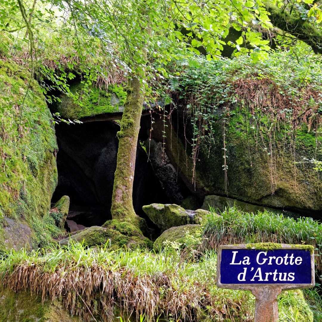 Finistere Huelgoat grotte artus