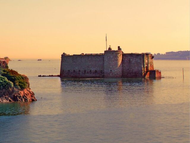 Finistere château du Taureau