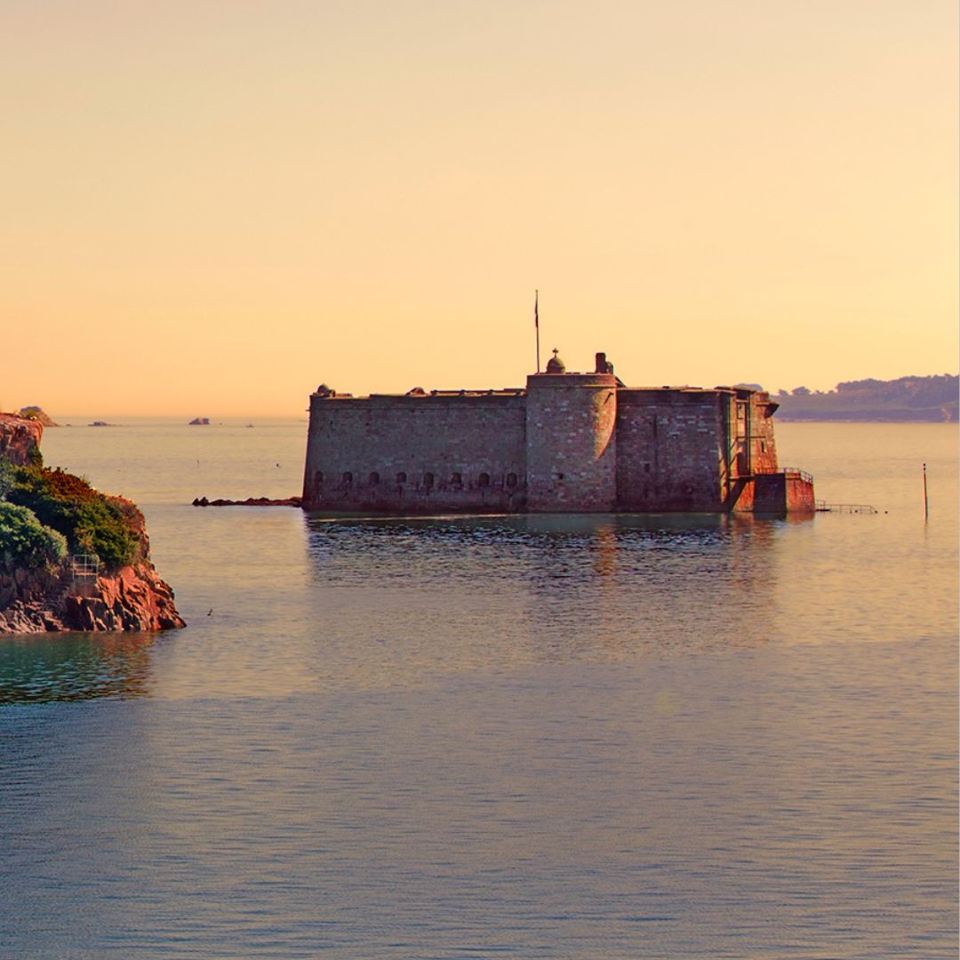 Finistere château du Taureau