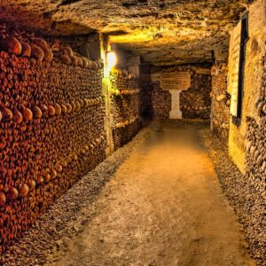 France Paris catacombes